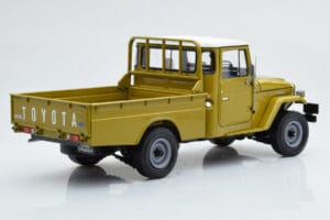 Toyota Land Cruiser 40 4x4 Pickup Olive Kyosho 1:18 08958K Diecast — photo 4 of 8