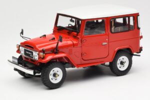 Toyota Land Cruiser FJ40 Van Red Kyosho 1:18 08971R