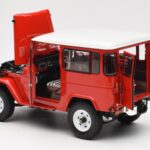 Toyota Land Cruiser FJ40 Van Red Kyosho 1:18 08971R - image 5 of 8