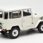 Toyota Land Cruiser FJ40 Van White Kyosho 1:18 08971W - image 3 of 8