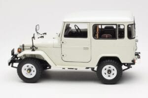 Toyota Land Cruiser FJ40 Van White Kyosho 1:18 08971W Diecast — photo 4 of 8