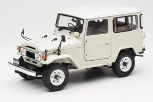 Toyota Land Cruiser FJ40 Van White Kyosho 1:18 08971W