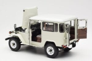 Toyota Land Cruiser FJ40 Van White Kyosho 1:18 08971W Diecast — photo 5 of 8