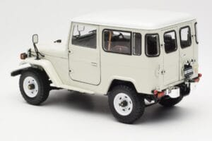 Toyota Land Cruiser FJ40 Van White Kyosho 1:18 08971W Diecast — photo 7 of 8