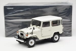Toyota Land Cruiser FJ40 Van White Kyosho 1:18 08971W Diecast — photo 8 of 8