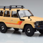 Toyota Land Cruiser 60 Beige With Optional Parts Kyosho 1:18 - image 5 of 12