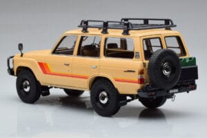 Toyota Land Cruiser 60 Beige With Optional Parts Kyosho 1:18 08956XBE Diecast — photo 6 of 12