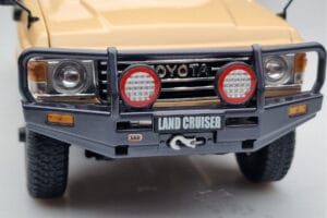 Toyota Land Cruiser 60 Beige With Optional Parts Kyosho 1:18 08956XBE Diecast — photo 9 of 12