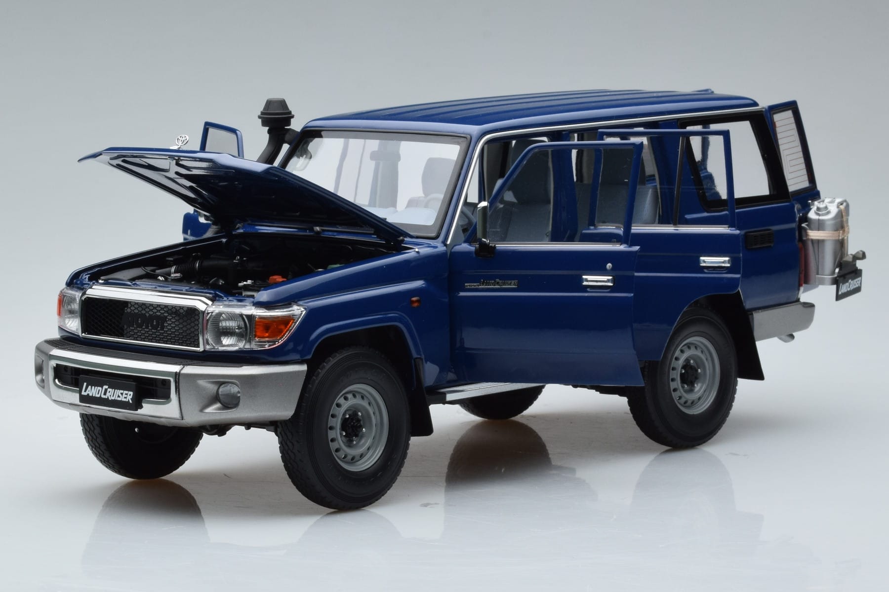 Toyota Land Cruiser J76 Blue Almost Real 1:18 870101 Diecast — photo 2 of 7