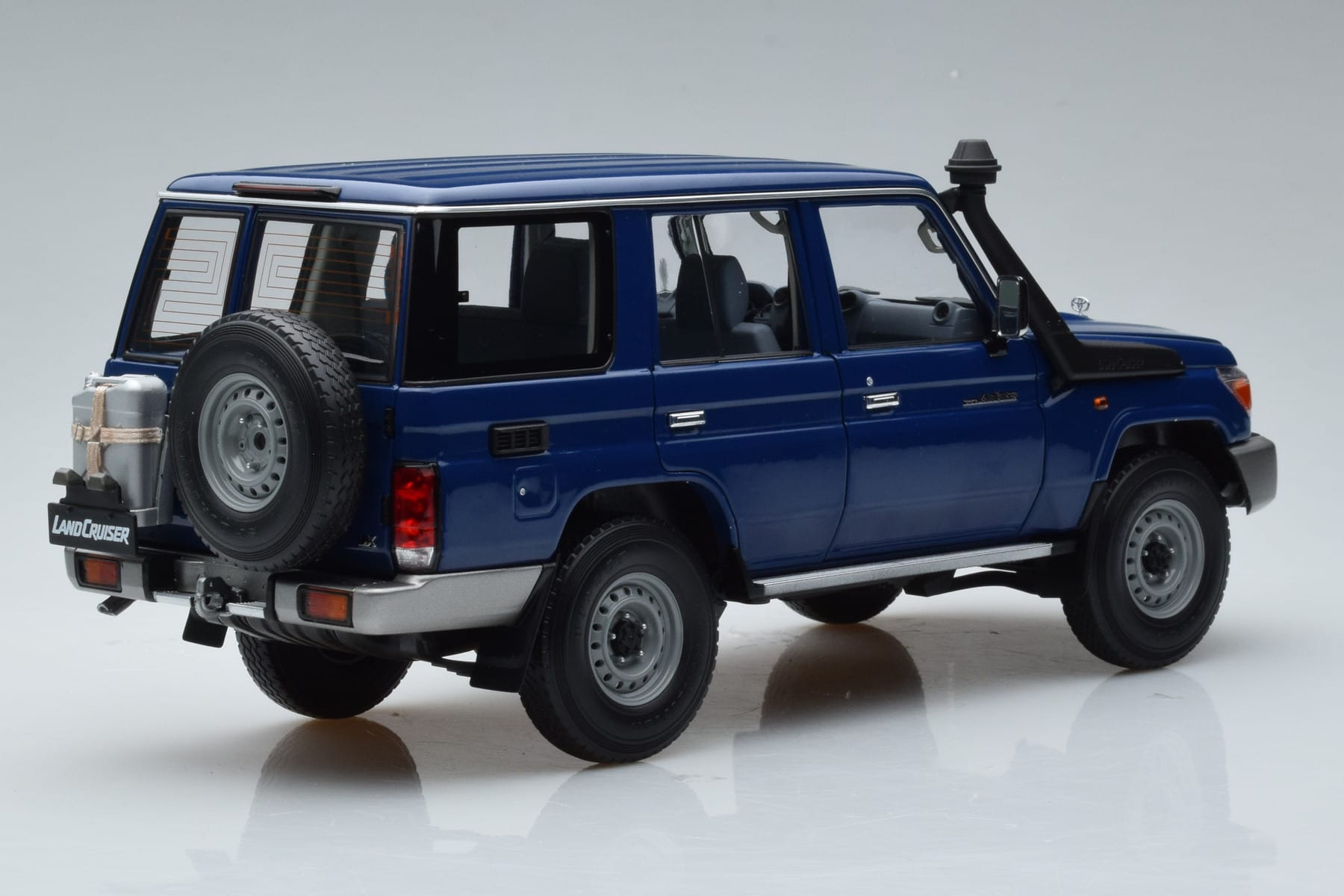 Toyota Land Cruiser J76 Blue Almost Real 1:18 870101 Diecast — photo 3 of 7
