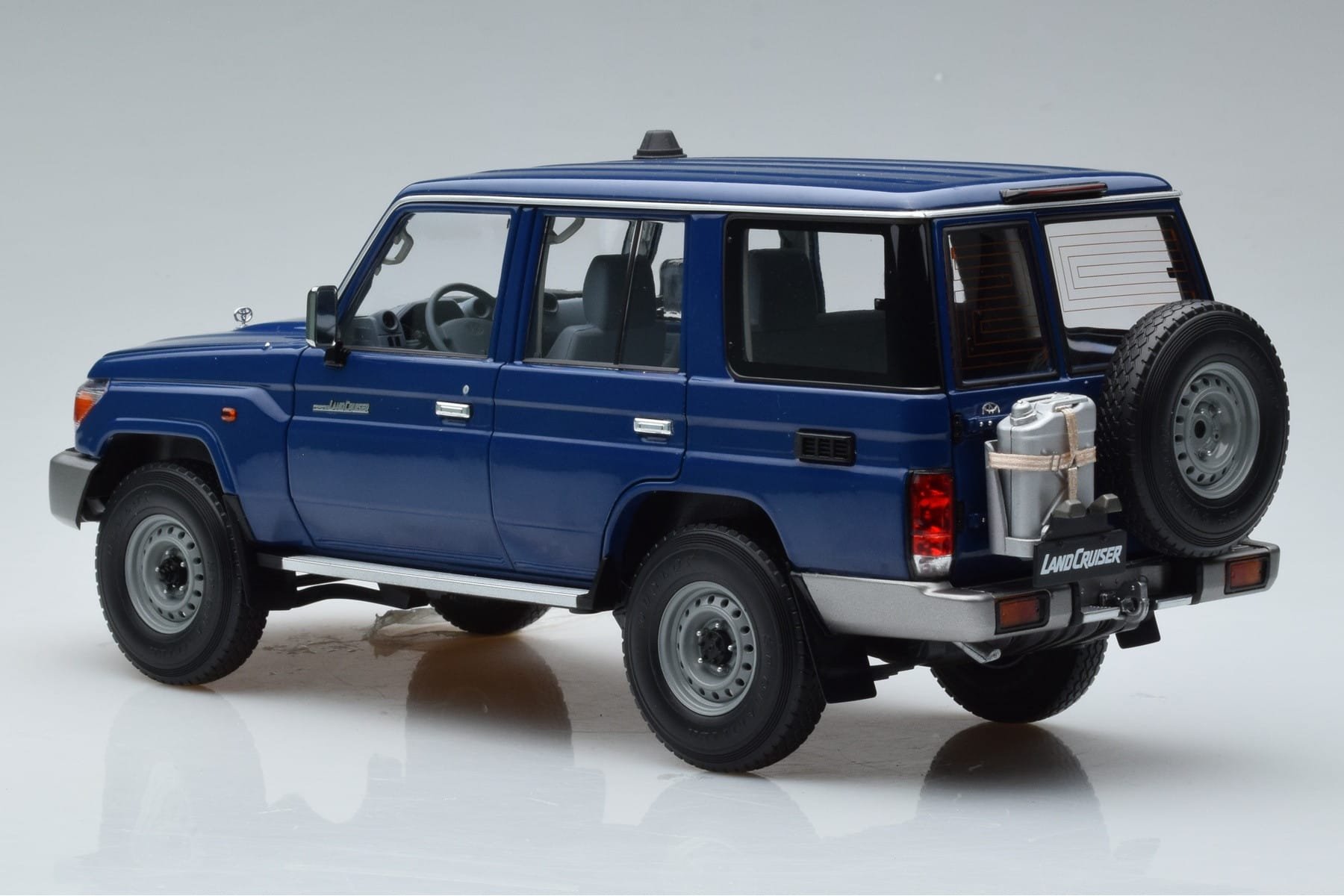 Toyota Land Cruiser J76 Blue Almost Real 1:18 870101 Diecast — photo 6 of 7