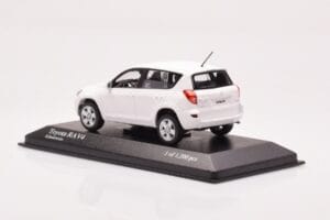 Toyota RAV4 XA30 White Minichamps 1:43 400166571 Diecast — photo 3 of 4