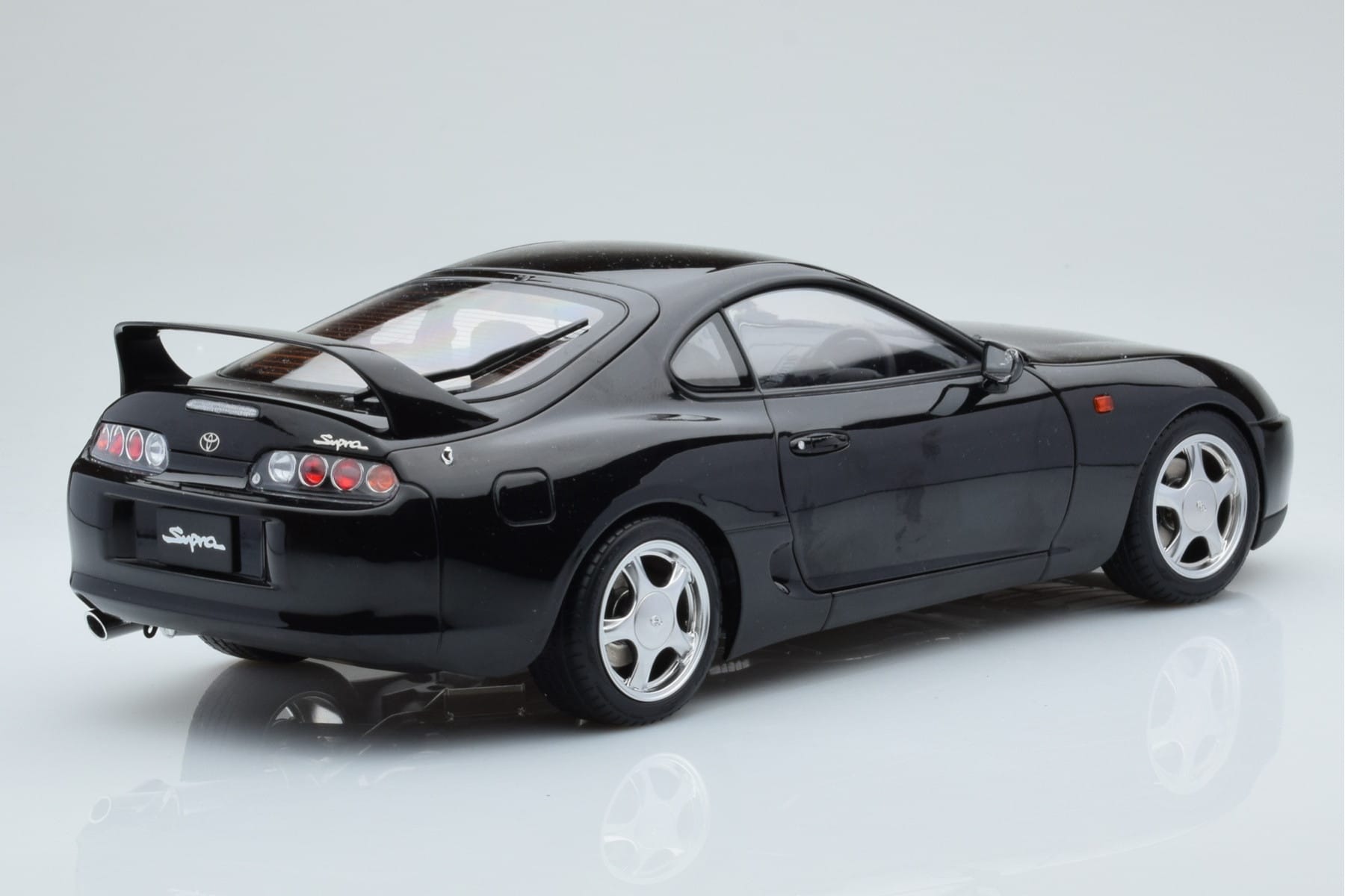 Toyota Supra A80 Black LCD 1:18 LCD18020-BL Diecast — photo 2 of 7