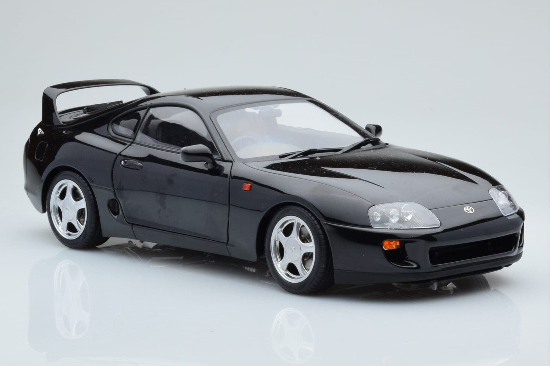 Toyota Supra A80 Black LCD 1:18 LCD18020-BL Diecast — photo 4 of 7