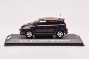 Toyota Urban Cruiser Purple Metallic Minichamps 1:43 403166963