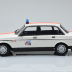 Volvo 240 GL Police Belgium Minichamps 1:18 - image 3 of 6