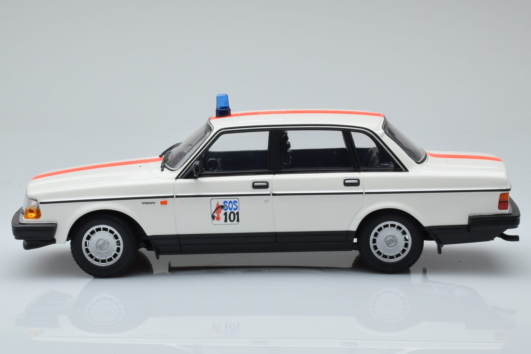 Volvo 240 GL Police Belgium Minichamps 1:18 155171492 Diecast — photo 3 of 6