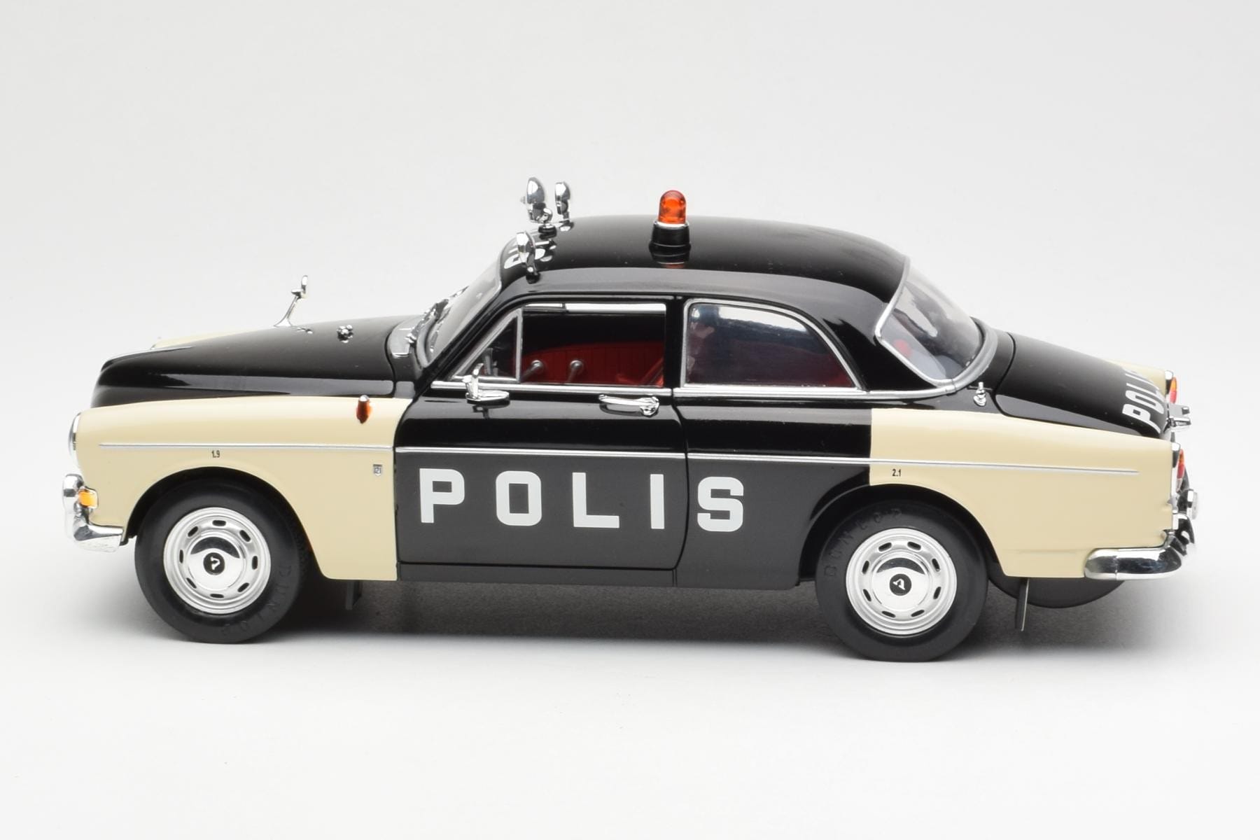 Volvo P121 Police Revell 1:18 8904 Diecast — photo 4 of 8