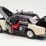 Volvo P121 Police Revell 1:18 8904 - image 5 of 8