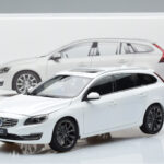 Volvo V60 D3 Crystal White FAW 1:18 - image 7 of 7