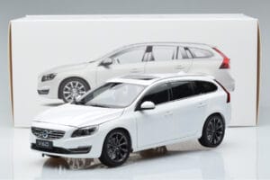 Volvo V60 D3 Crystal White FAW 1:18 9430840 Diecast — photo 7 of 7