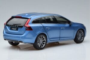 Volvo V60 D3 Power Blue FAW 1:18 9430839 Diecast — photo 3 of 7