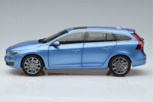 Volvo V60 D3 Power Blue FAW 1:18 9430839 Diecast — photo 4 of 7