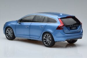 Volvo V60 D3 Power Blue FAW 1:18 9430839 Diecast — photo 6 of 7