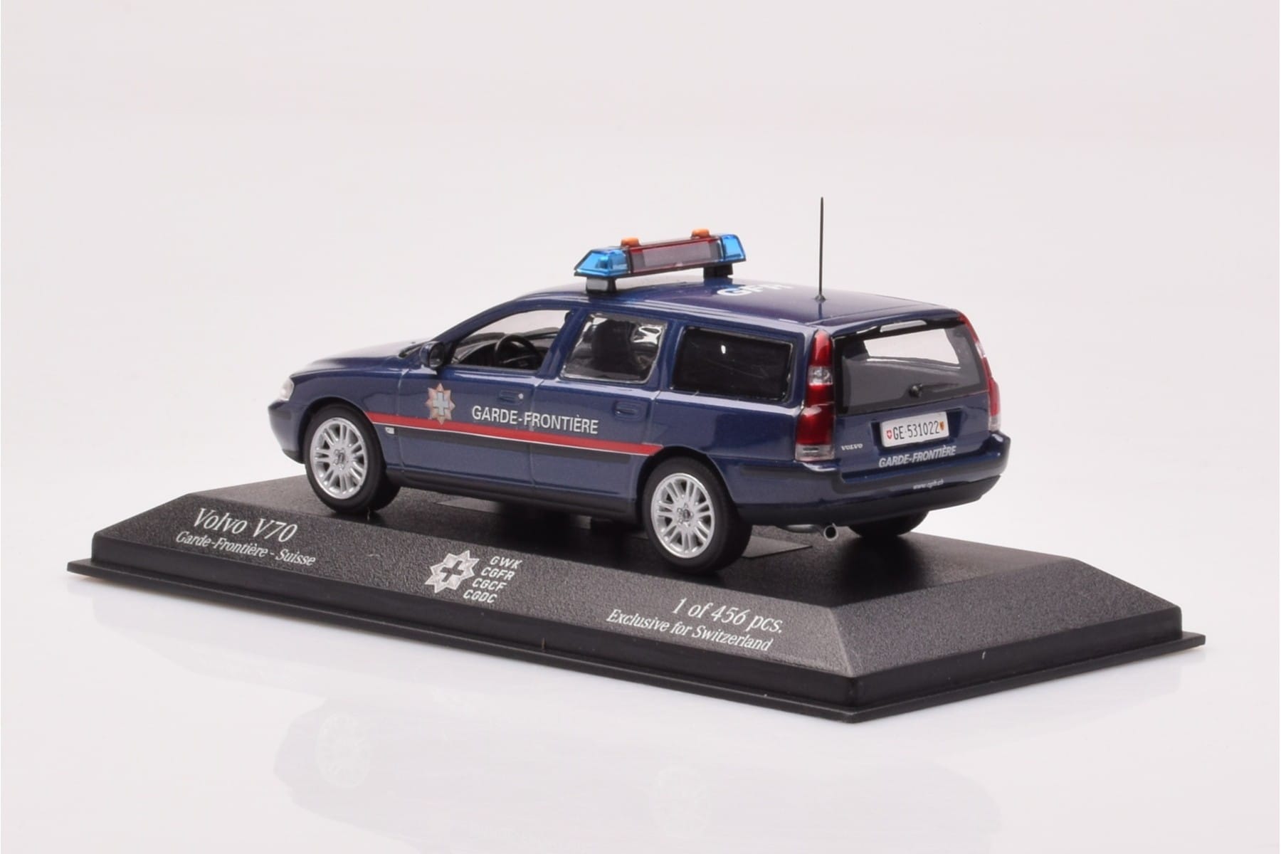 Volvo V70 Garde Frontiere Suisse Minichamps 1:43 430171899 Diecast — photo 3 of 4