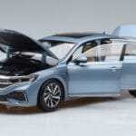 Volkswagen Passat B8 Blue FAW 1:18 ZVF000003A Diecast - image 2 of 7