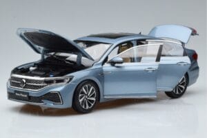 Volkswagen Passat B8 Blue FAW 1:18 ZVF000003A Diecast — photo 2 of 7
