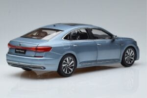 Volkswagen Passat B8 Blue FAW 1:18 ZVF000003A Diecast — photo 3 of 7