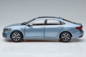 Volkswagen Passat B8 Blue FAW 1:18 ZVF000003A Diecast — photo 4 of 7