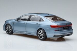 Volkswagen Passat B8 Blue FAW 1:18 ZVF000003A Diecast — photo 6 of 7