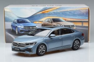 Volkswagen Passat B8 Blue FAW 1:18 ZVF000003A Diecast — photo 7 of 7