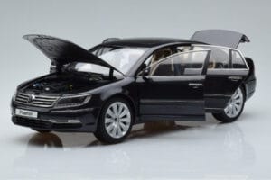 Volkswagen Phaeton V6 Mazeppa Grey Kyosho 1:18 08831MBK Diecast — photo 2 of 9