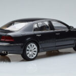 Volkswagen Phaeton V6 Mazeppa Grey Kyosho 1:18 - image 3 of 9