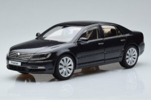 Volkswagen Phaeton V6 Mazeppa Grey Kyosho 1:18
