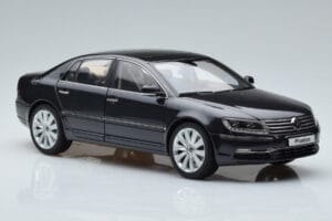Volkswagen Phaeton V6 Mazeppa Grey Kyosho 1:18 08831MBK Diecast — photo 6 of 9
