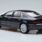 Volkswagen Phaeton V6 Mazeppa Grey Kyosho 1:18 - image 7 of 9