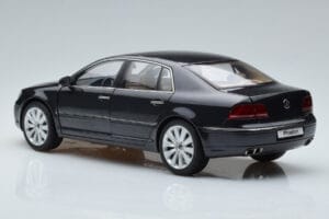 Volkswagen Phaeton V6 Mazeppa Grey Kyosho 1:18 08831MBK Diecast — photo 7 of 9