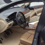 Volkswagen Phaeton V6 Mazeppa Grey Kyosho 1:18 - image 8 of 9