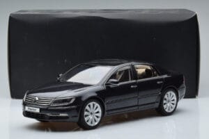Volkswagen Phaeton V6 Mazeppa Grey Kyosho 1:18 08831MBK Diecast — photo 9 of 9