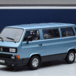 Volkswagen T3 Multivan Blue Norev 1:18 - image 6 of 6
