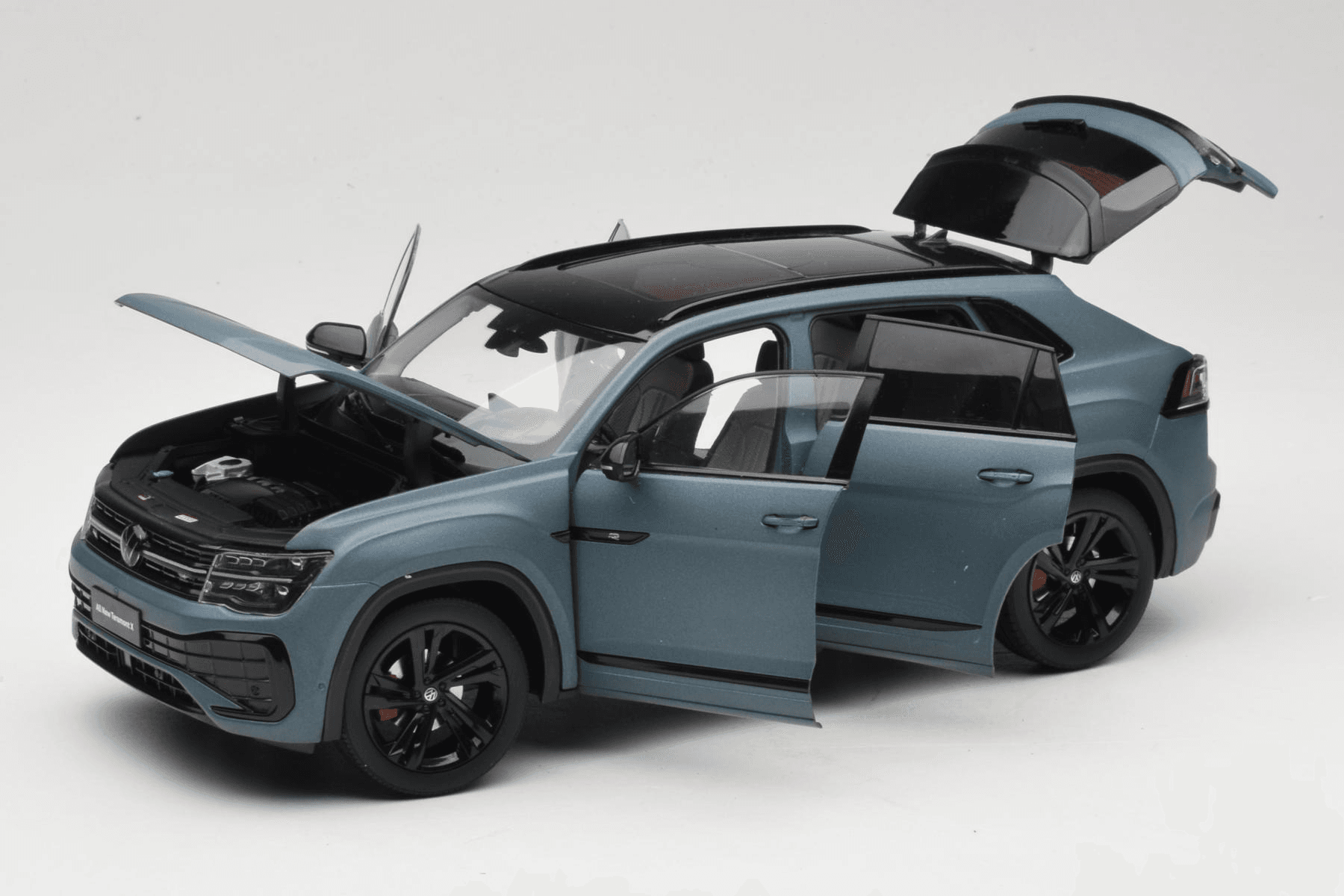 Volkswagen Teramont X Grey FAW 1:18 ZVB000003B Diecast — photo 2 of 8