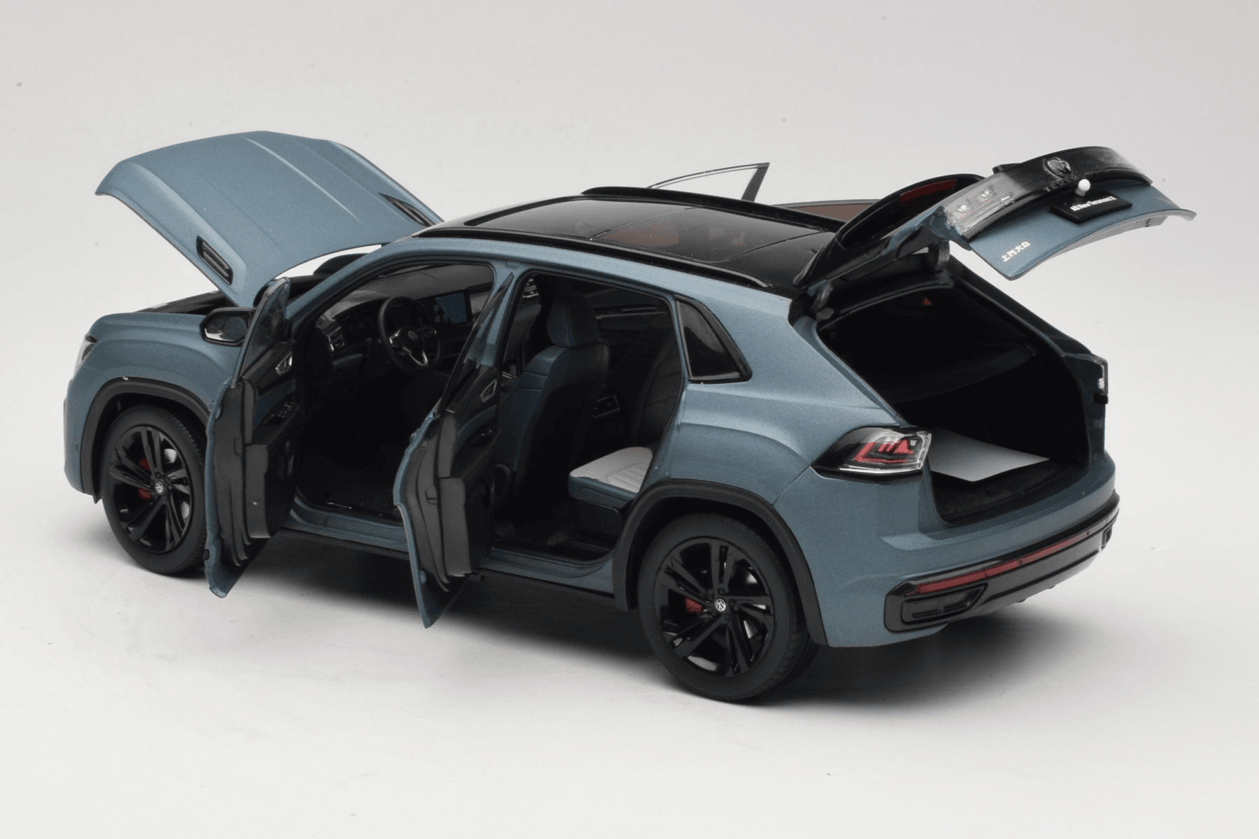 Volkswagen Teramont X Grey FAW 1:18 ZVB000003B Diecast — photo 5 of 8