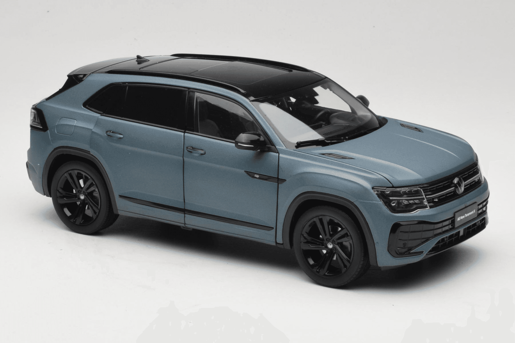 Volkswagen Teramont X Grey FAW 1:18 ZVB000003B Diecast — photo 6 of 8