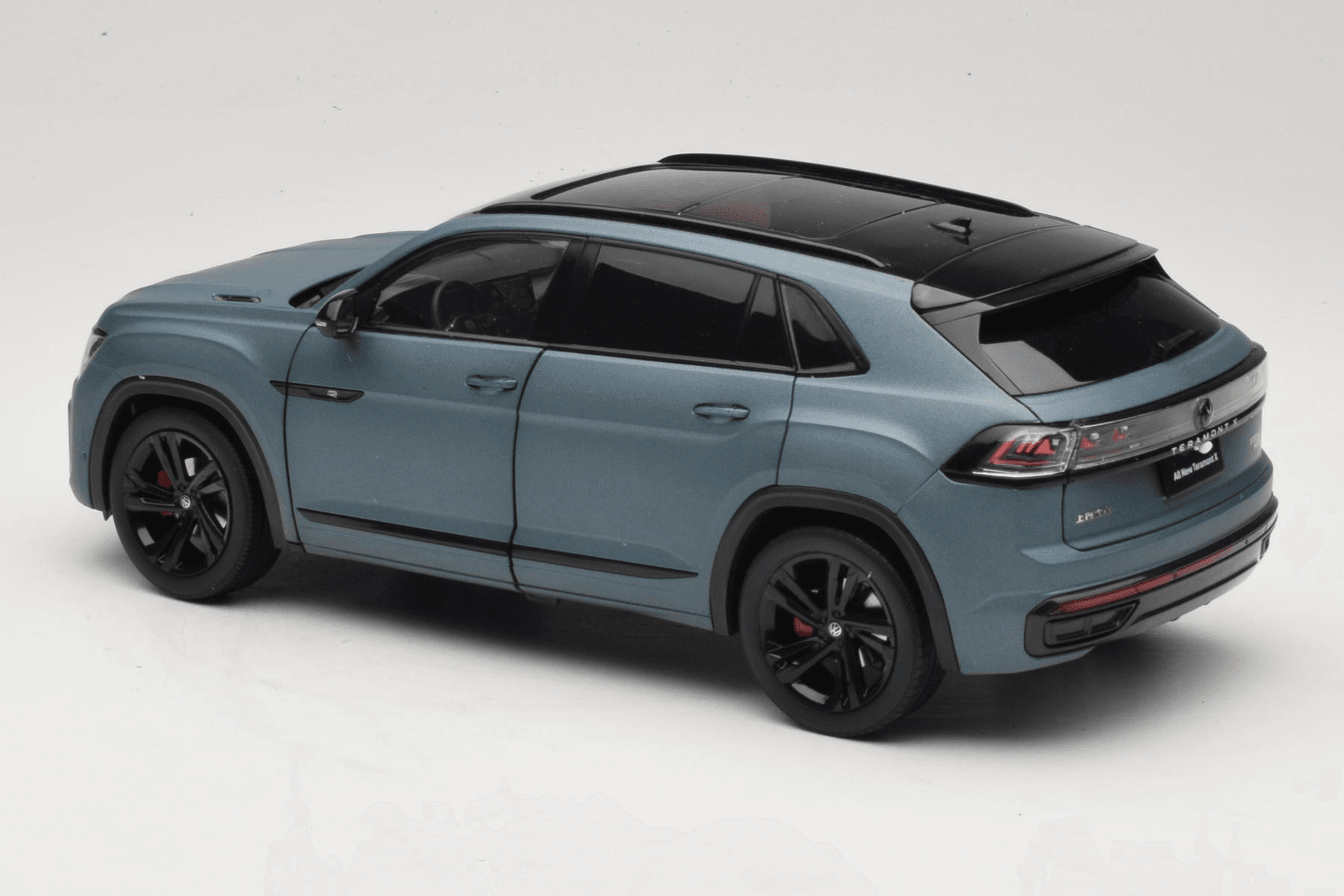 Volkswagen Teramont X Grey FAW 1:18 ZVB000003B Diecast — photo 7 of 8