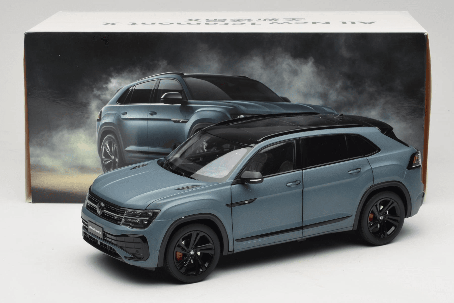 Volkswagen Teramont X Grey FAW 1:18 ZVB000003B Diecast — photo 8 of 8
