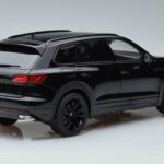 Volkswagen Touareg CR Black FAW 1:18 LTC761021BLA Diecast - image 3 of 7
